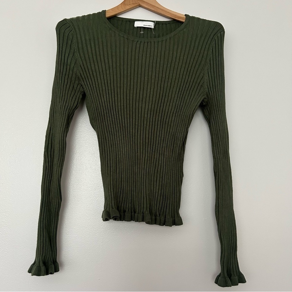 Heatherly ribbed lettuce hem top M